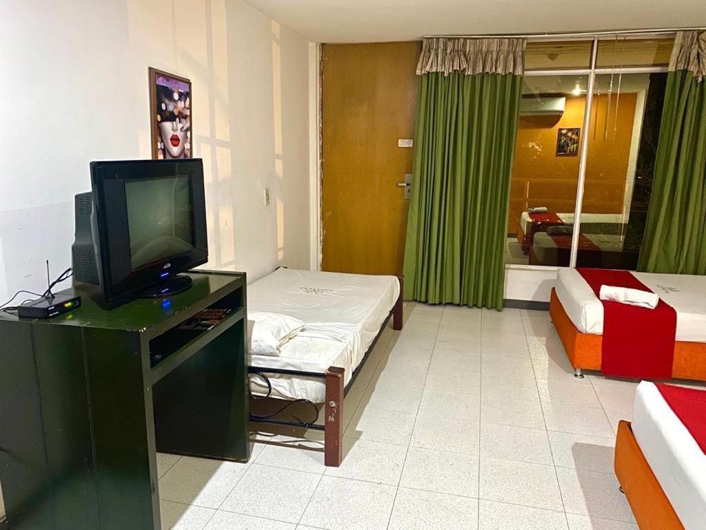 Hotel Santelmo Кали Екстериор снимка